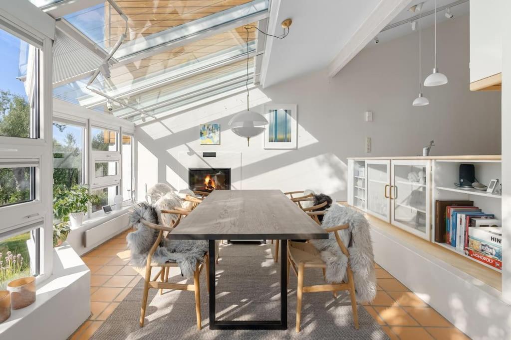 Villa Elegant 4br With Great Views And Location Tromso