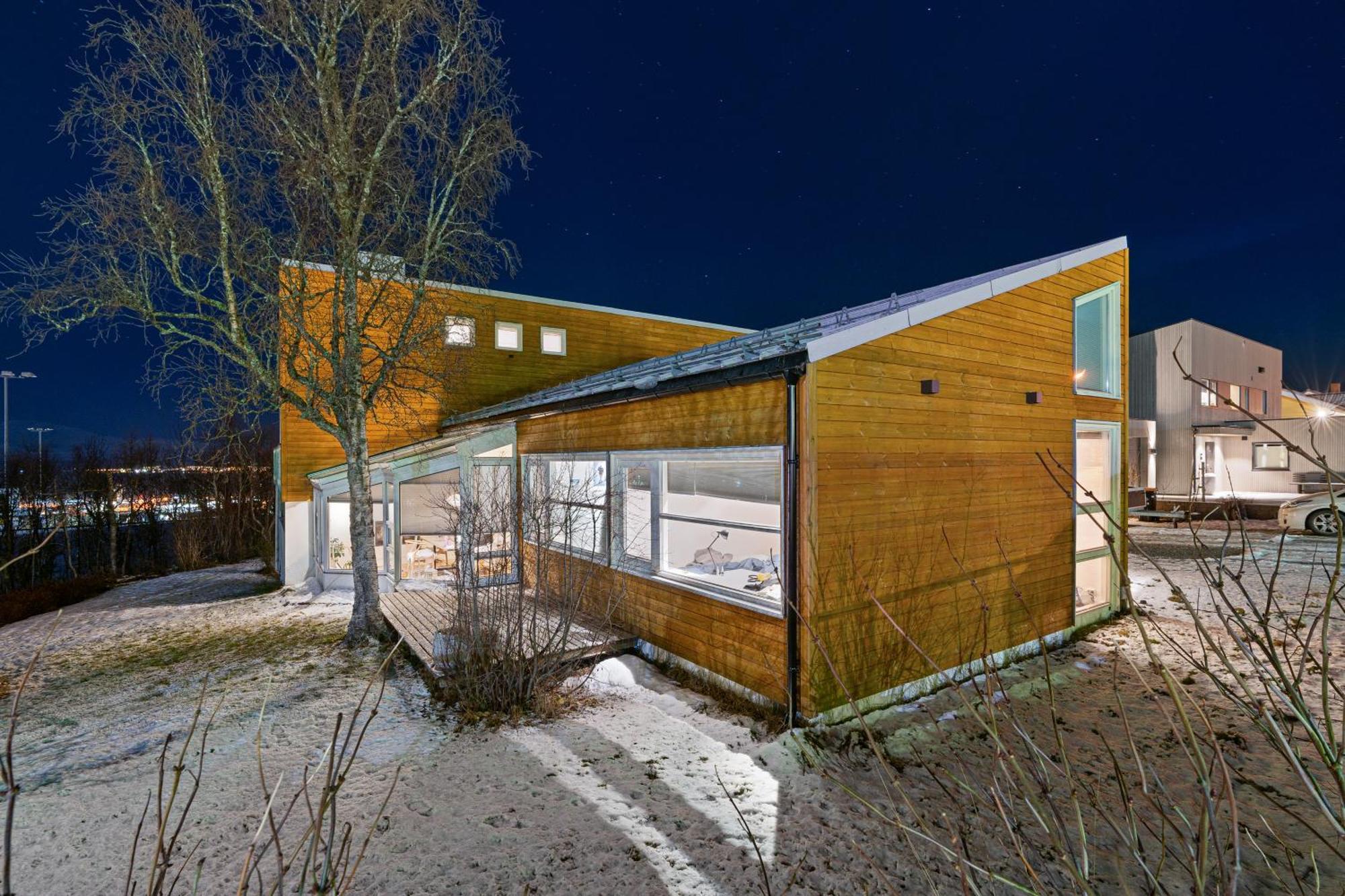 Elegant 4br With Great Views And Location Tromso