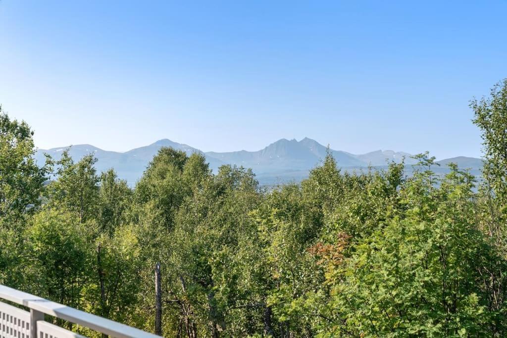 Elegant 4br With Great Views And Location Вилла